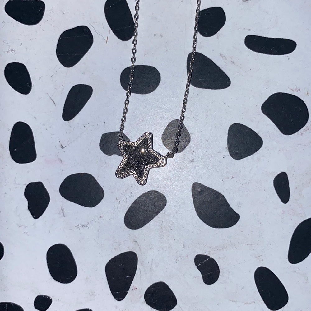 Kendra scott necklace